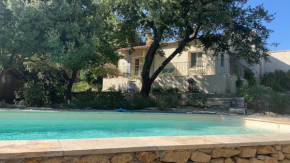 Maison de vacances avec vue sur le massif du luberon au calme, piscine privée